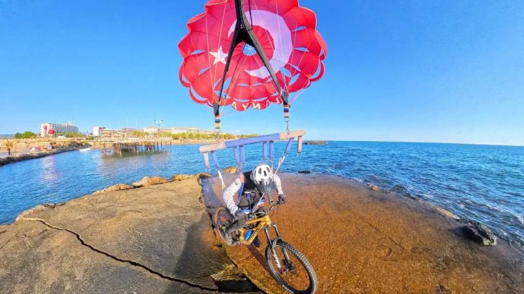 Alanya Semalarında Türk Bayraklı Bisiklet Şovu Nefes Kesti! 1